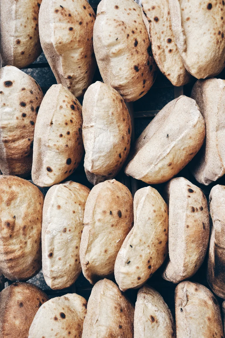 photo-1521791697570-e1f13d0b81d0